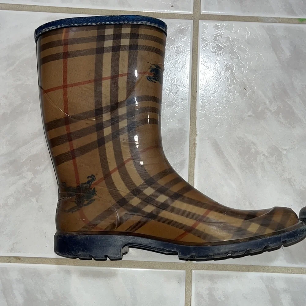 Burberry rain boots - Picture 7 of 10
